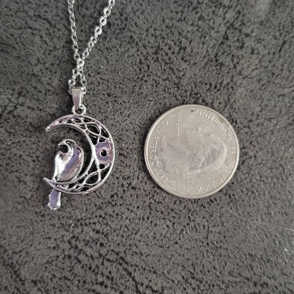 Raven sitting on a crescent moon celtic knotwork & pentagram necklace - Picture 5 of 6